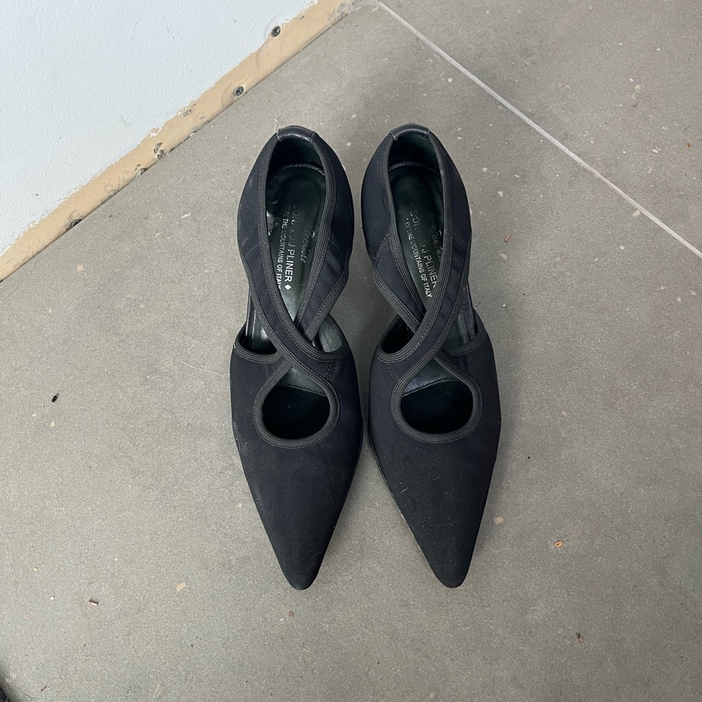 Donald J Pliner criss cross kitten heel